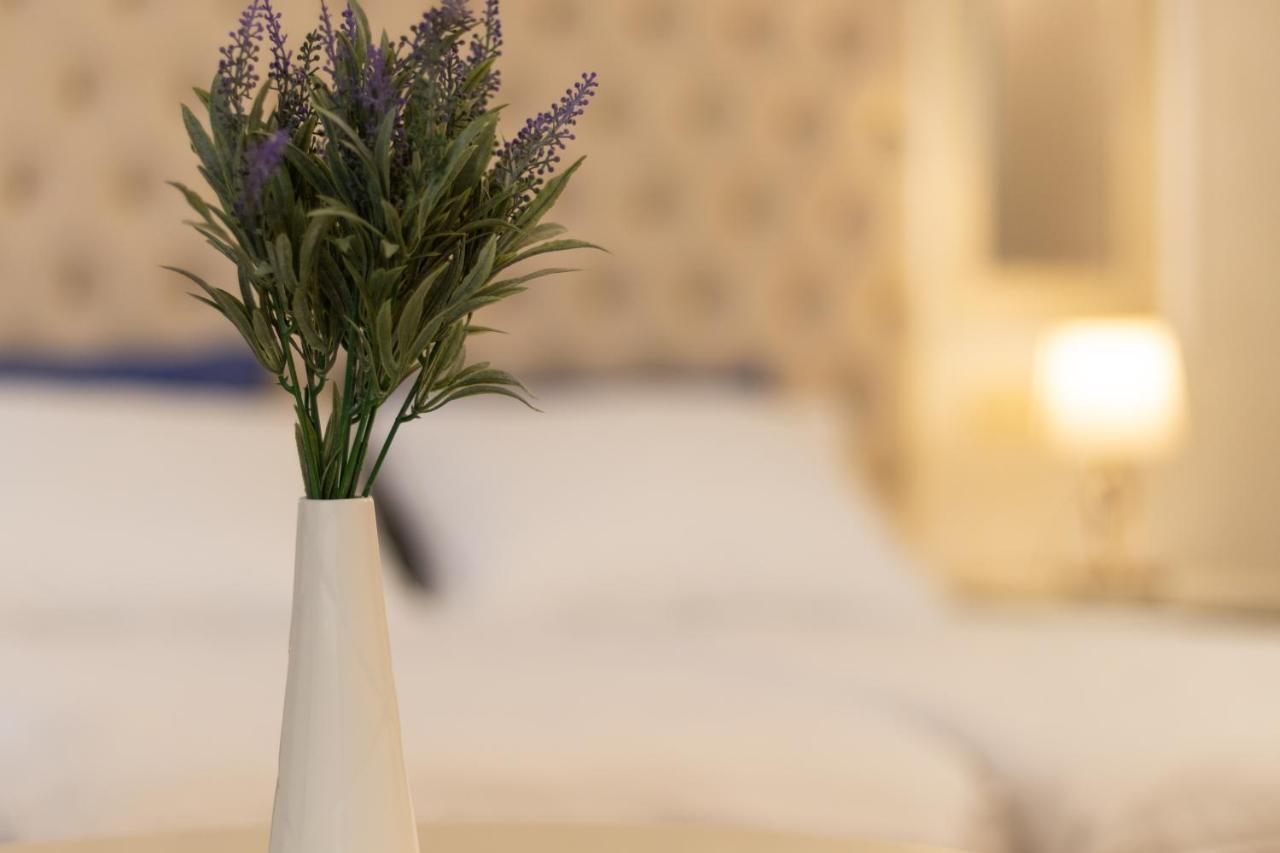 Smart Business Hotel Пинск Экстерьер фото