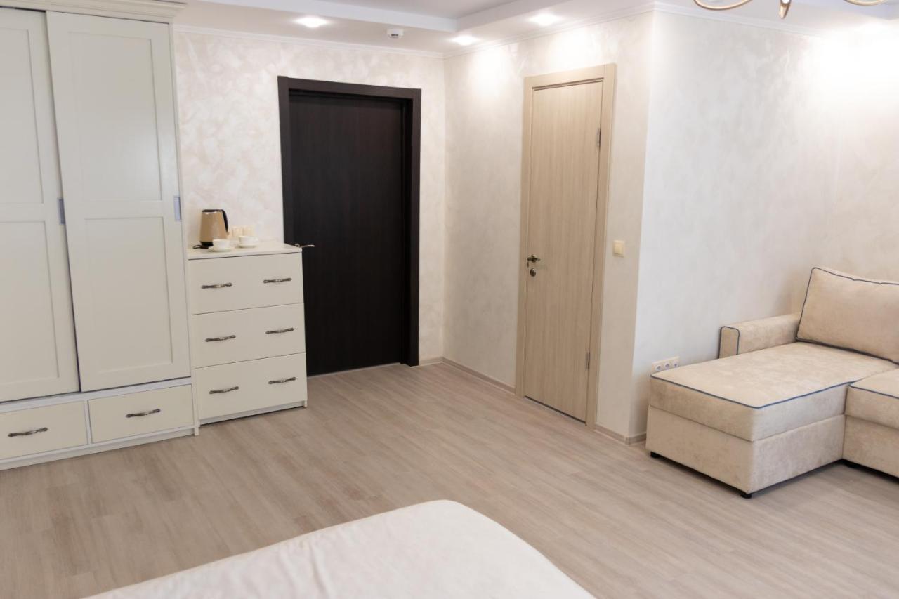 Smart Business Hotel Пинск Экстерьер фото